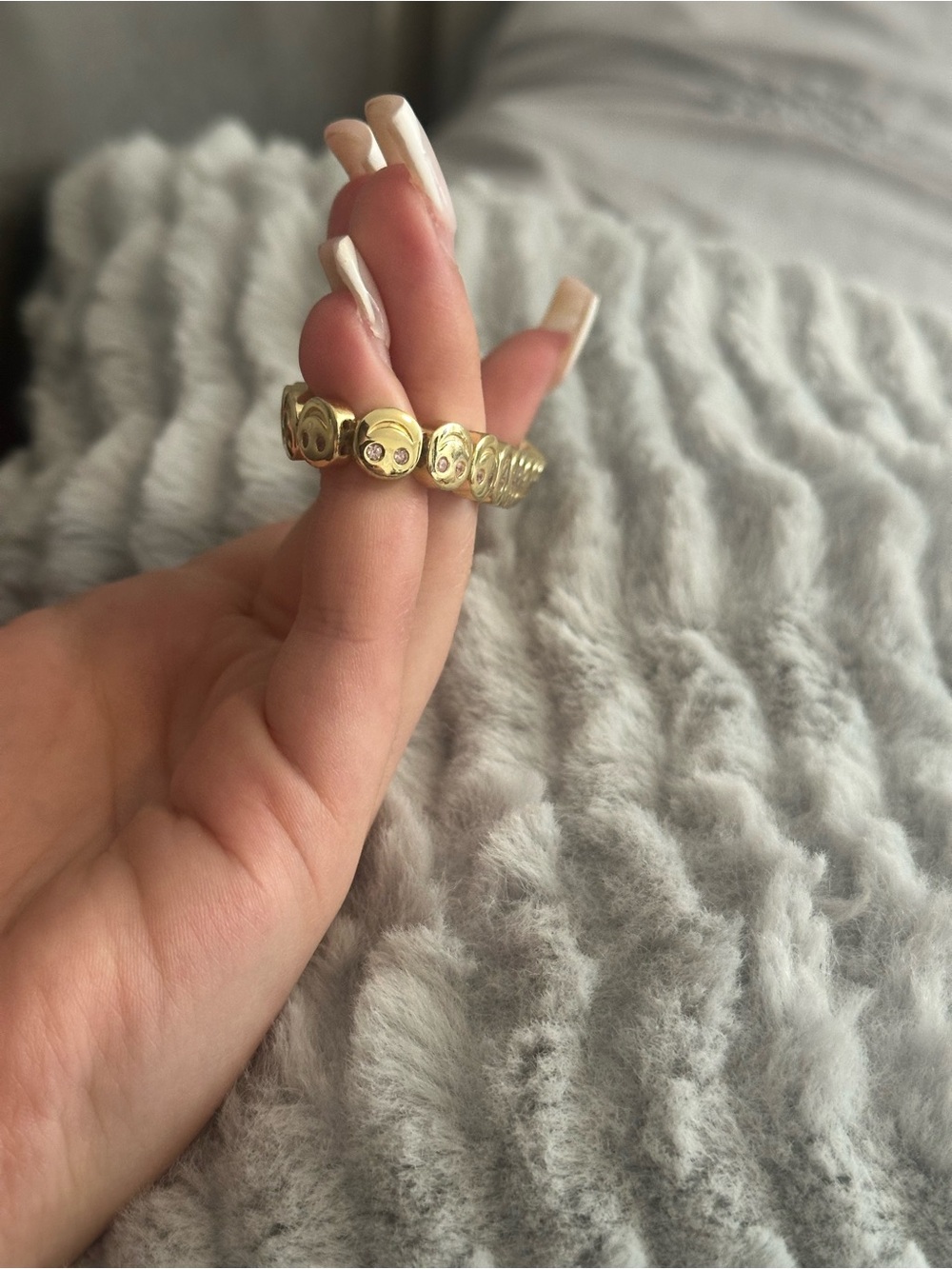 Lisa Gozlan Gold Faceted Stretch Bracelet - Picture 8 of 10